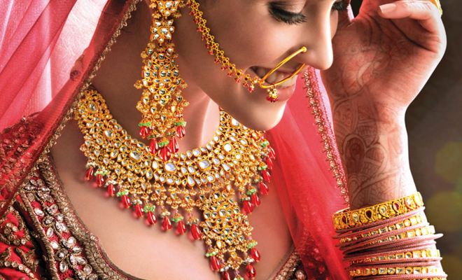 Five Must Have Neck Pieces for Married Women